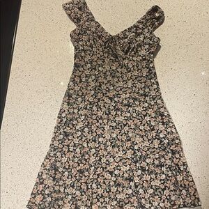 Chic One Shoulder Floral Dress in Black and Cream